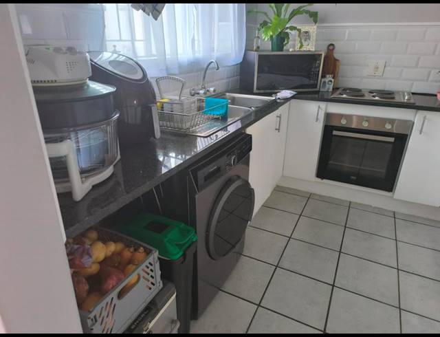 2 BEDROOM PROPERTY TO RENT IN MORELETAPARK